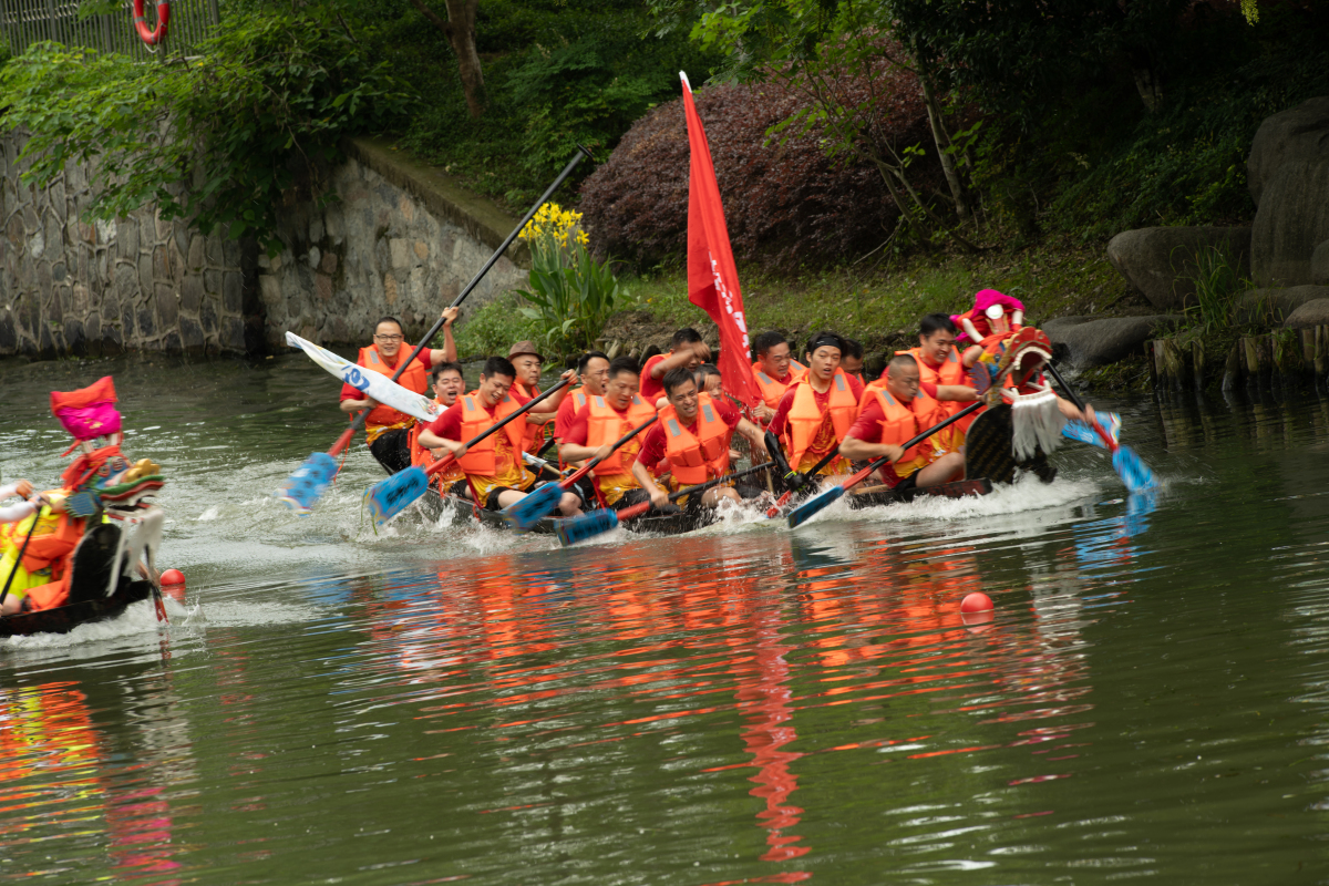 呷哺呷哺创始人回应三年亏损八亿,挑战与机遇并存-呷哺呷哺创始人回应3年亏8亿