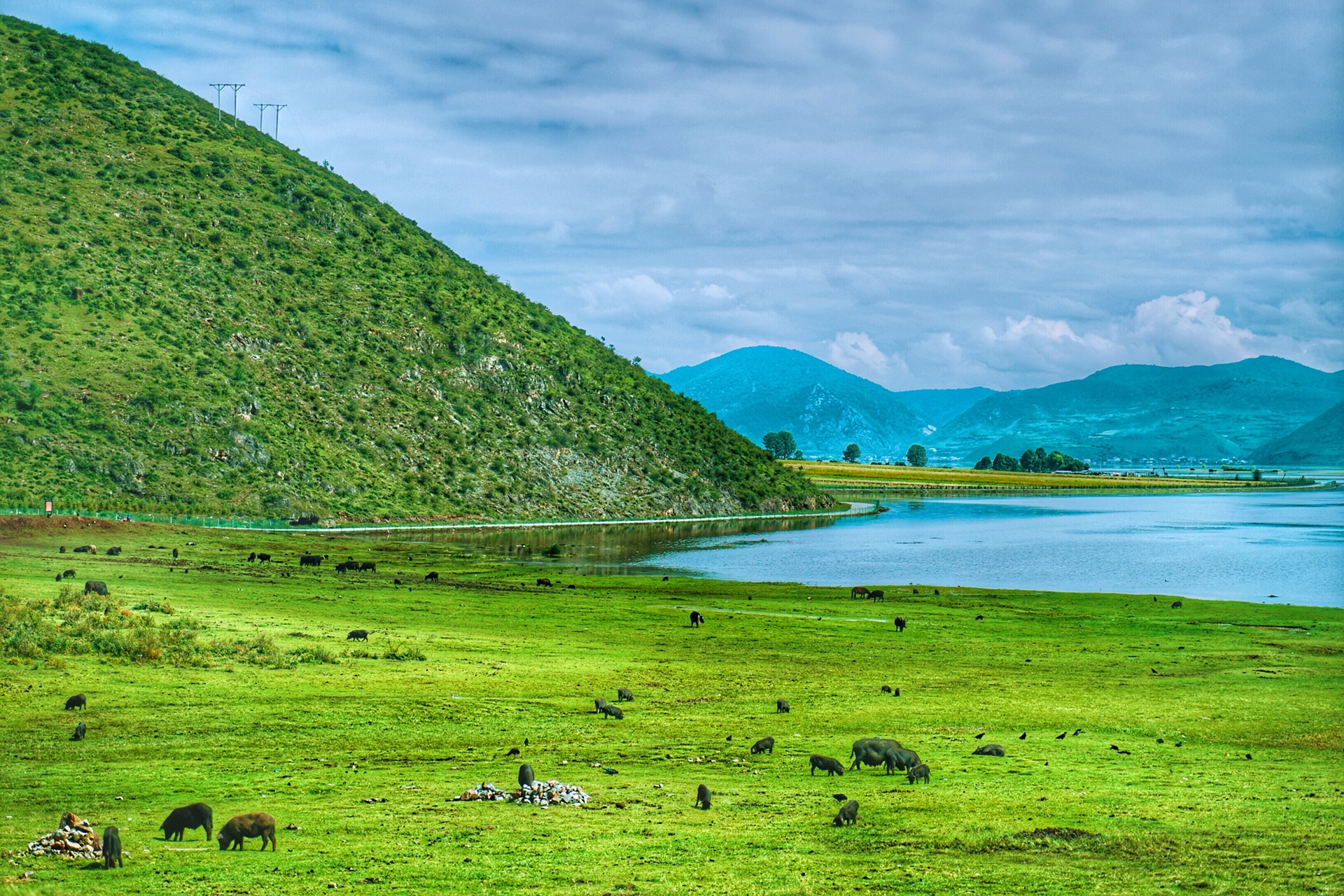 洪森晒图驳斥搭乘专机飞往中国传闻，坚定维护国家主权与尊严