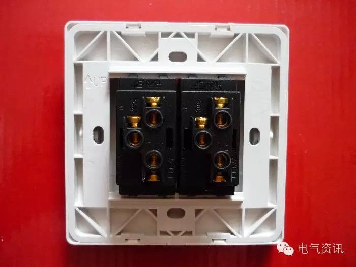 双控开关如何接线，双控开关接线图（实物图）1